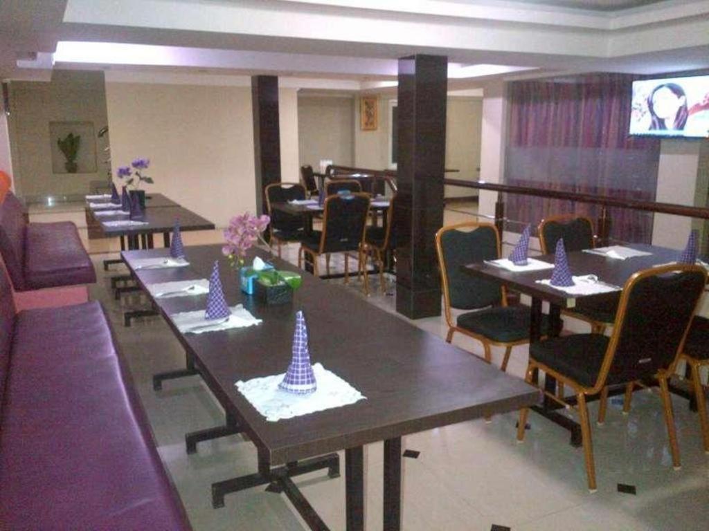 Erin Int Hotel Макасар Экстерьер фото